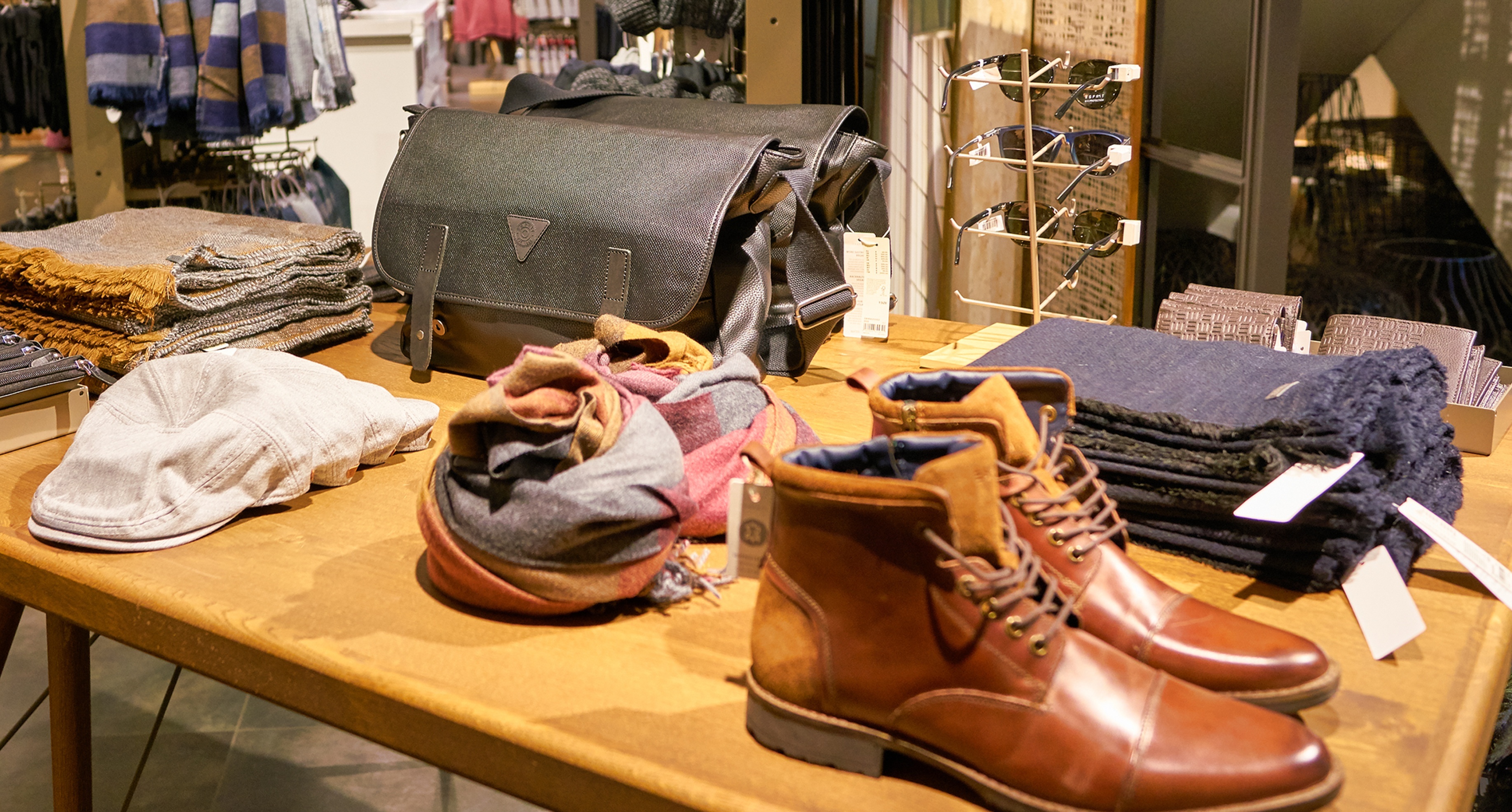 Deichmann übernimmt Markenrechte von Esprit